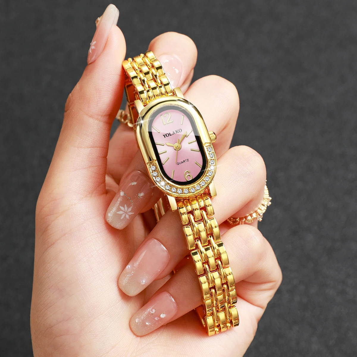 럭셔리 라인스톤 여성 쿼츠 시계 패션 골든 팔찌 스트랩 - Luxury Watch Display Case 리뷰 및 가격